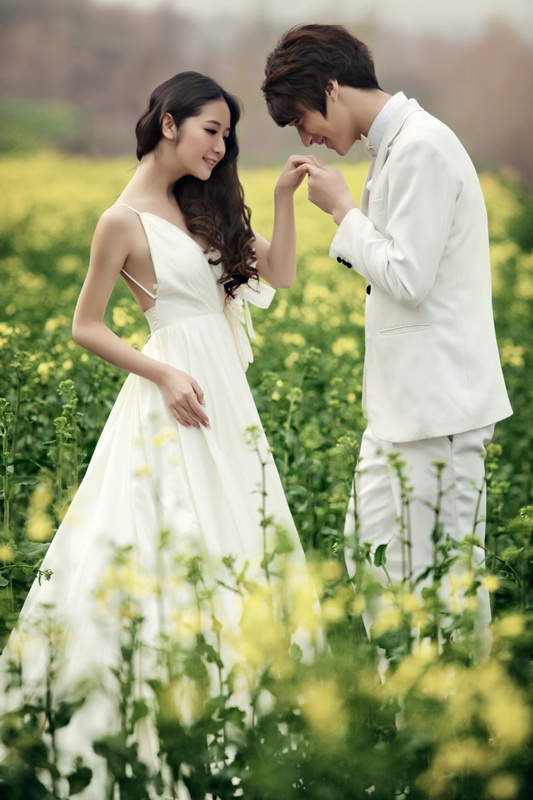 韩式婚纱照让您风采十足的服装搭配【叶子摄影】
