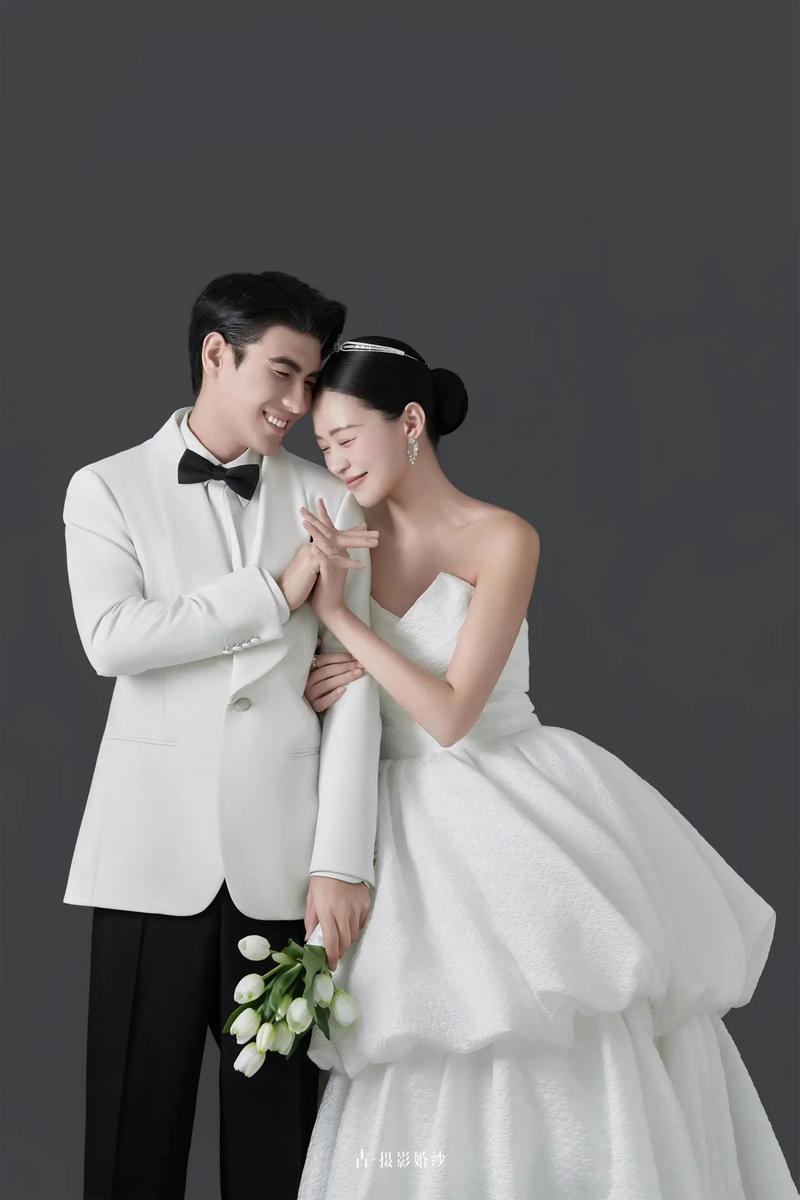 简约大方，回归本真——极简风格婚纱照拍摄指南